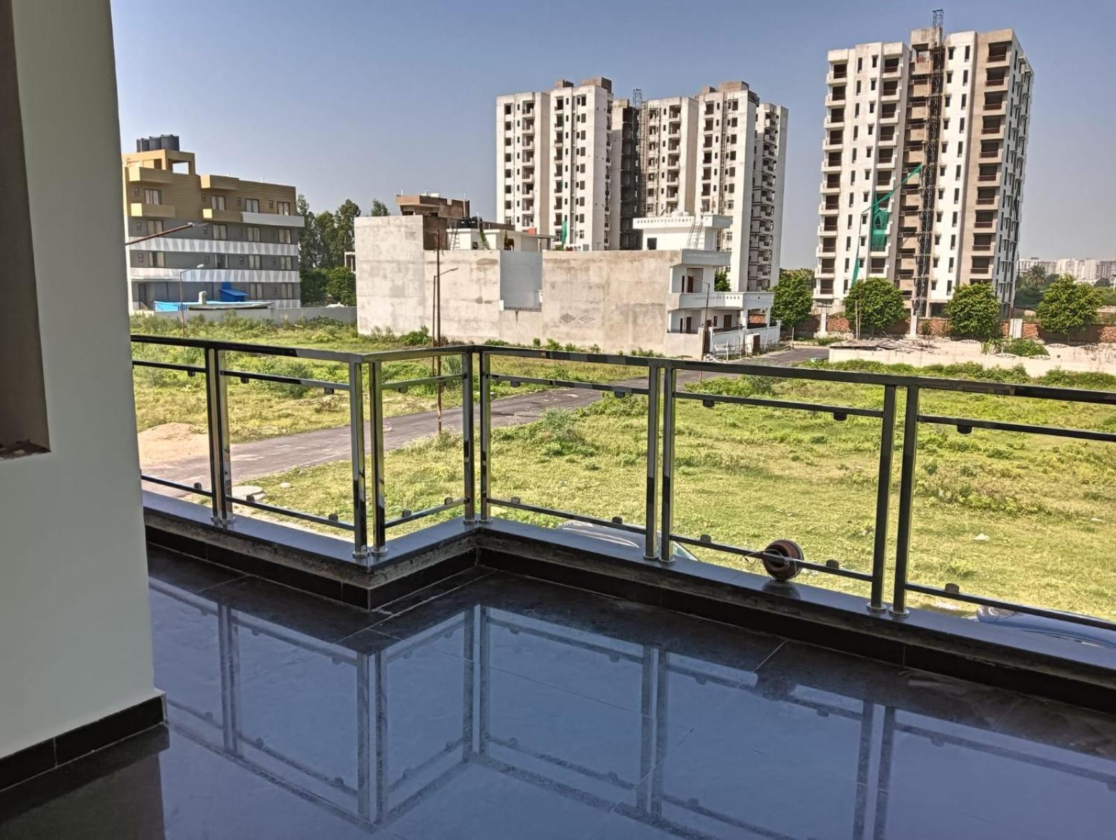 Atulyam Stays Sushant Golf City Lucknow Bagian luar foto
